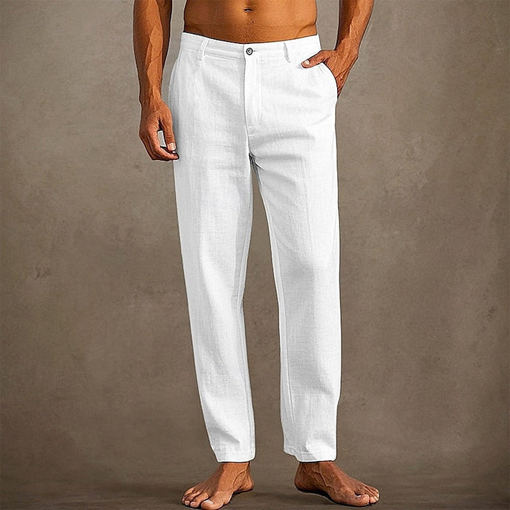 "Pantalon en lin léger pour homme, coupe décontractée, couleur estivale, idéal pour temps chaud."