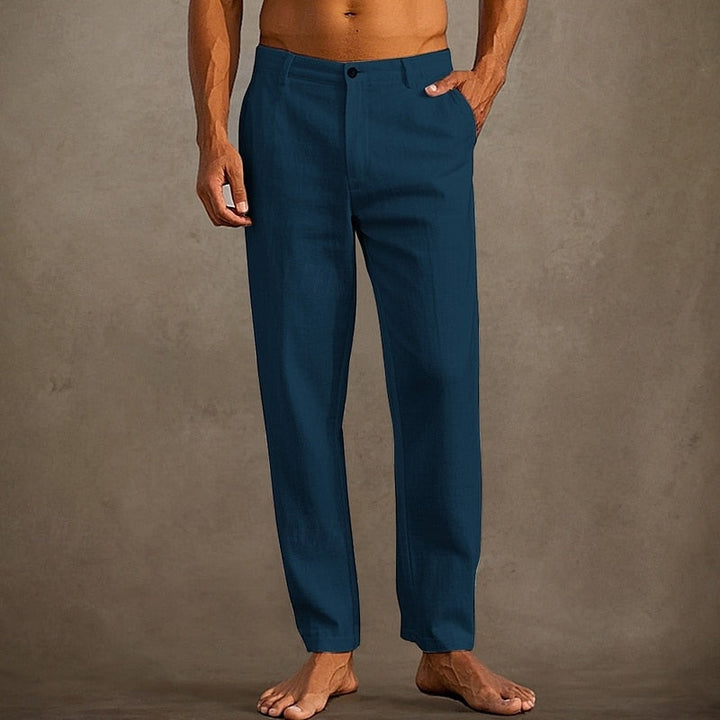 "Pantalon en lin léger pour homme, coupe décontractée, couleur estivale, idéal pour temps chaud."