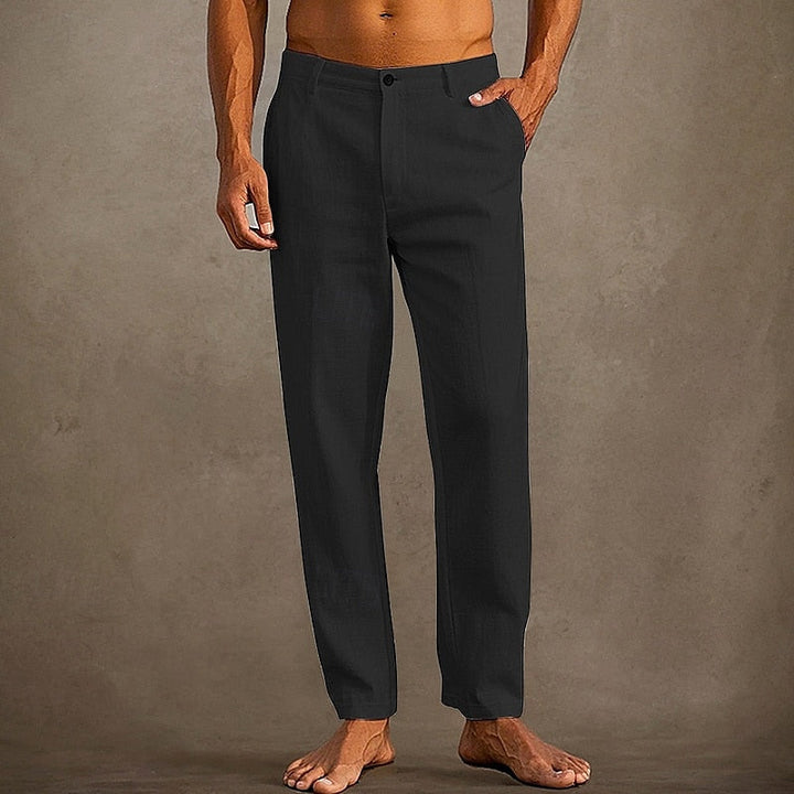 "Pantalon en lin léger pour homme, coupe décontractée, couleur estivale, idéal pour temps chaud."