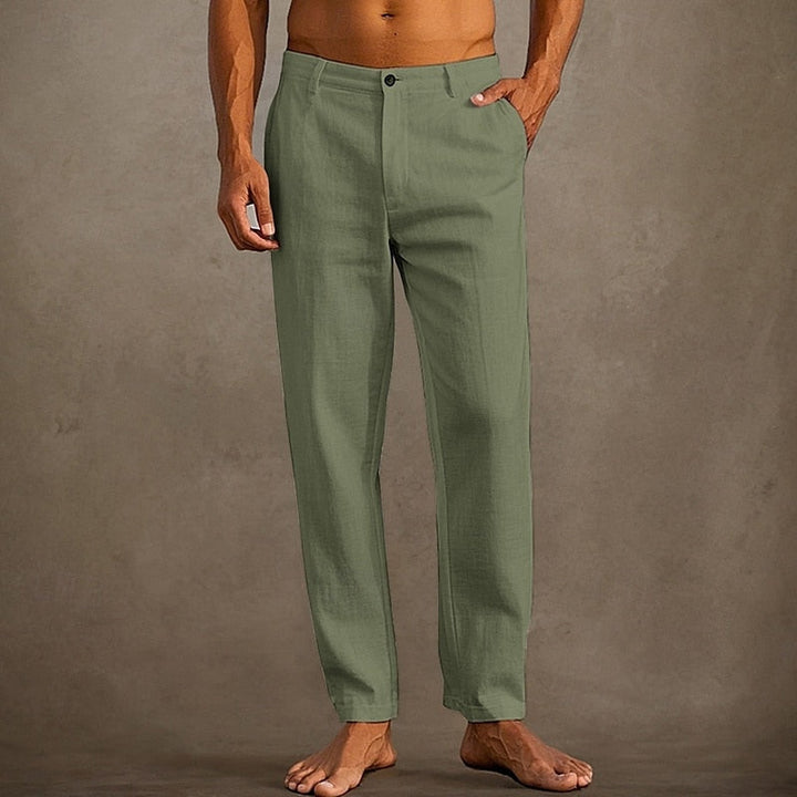"Pantalon en lin léger pour homme, coupe décontractée, couleur estivale, idéal pour temps chaud."