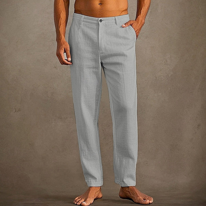 "Pantalon en lin léger pour homme, coupe décontractée, couleur estivale, idéal pour temps chaud."