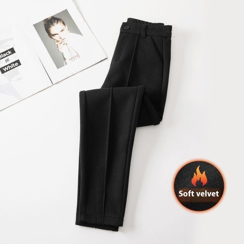 Pantalon d'hiver femme, taille haute, coupe fuselée avec plis. Chaud, doux et très élégant.