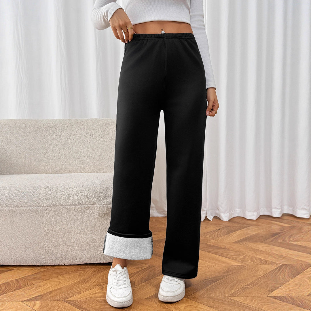 Pantalon hiver femme effet velours doux, doublé chaud pour un confort optimal et une touche chic.