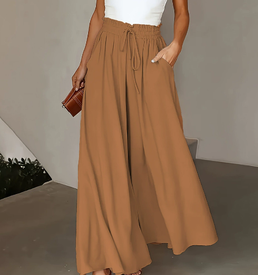 Pantalon femme élégant et confortable, jambe large, idéal pour une silhouette raffinée en toute occasion.