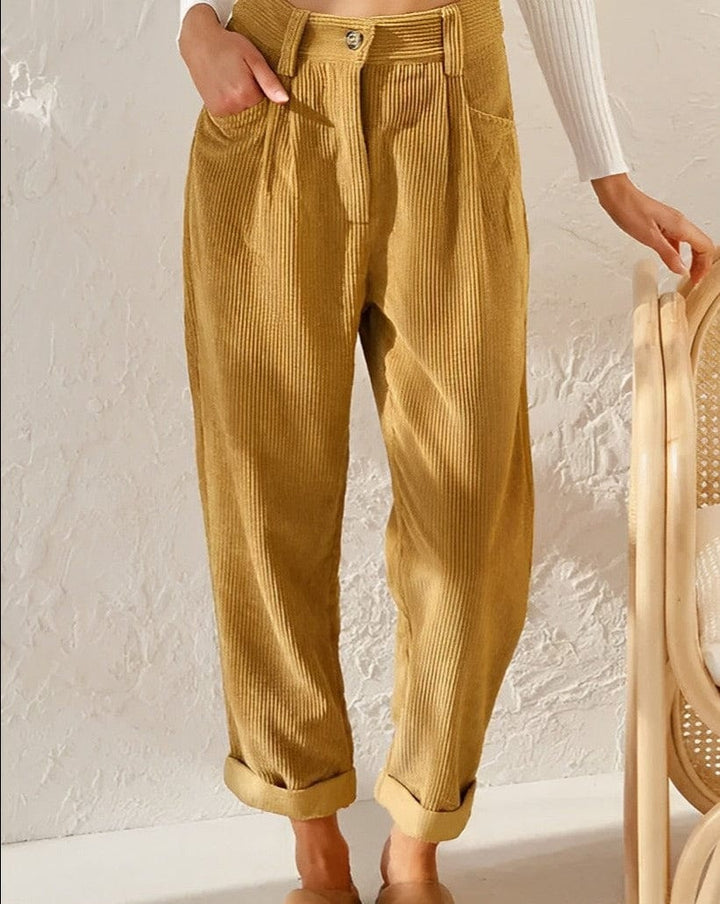 Pantalon femme essentiel, simple et ultra-confortable. Parfait pour un style casual élégant et moderne.