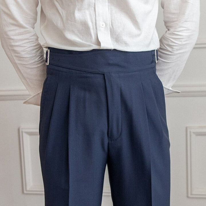 Pantalon Gurkha homme, coupe droite, taille haute, style rétro élégant.