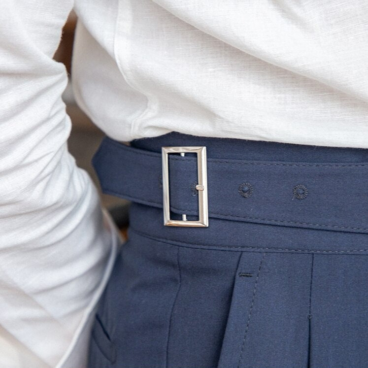 Pantalon Gurkha homme, coupe droite, taille haute, style rétro élégant.