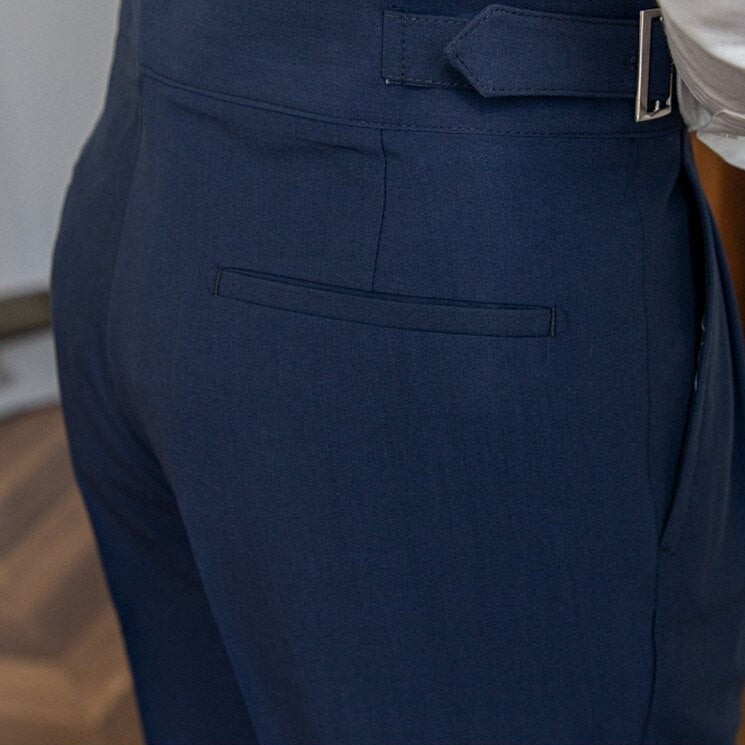 Pantalon Gurkha homme, coupe droite, taille haute, style rétro élégant.