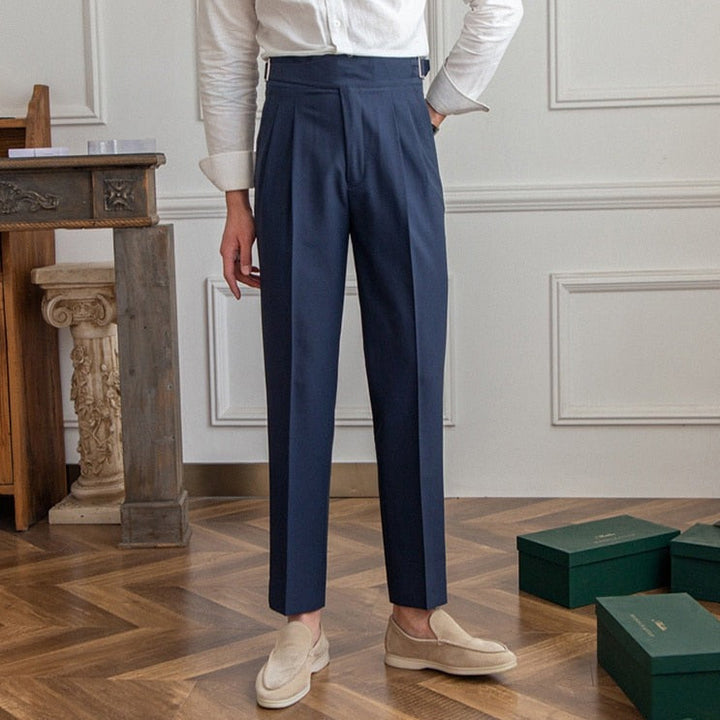 Pantalon Gurkha homme, coupe droite, taille haute, style rétro élégant.