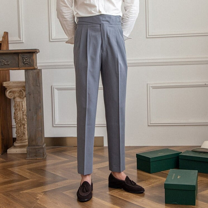 Pantalon Gurkha homme, coupe droite, taille haute, style rétro élégant.