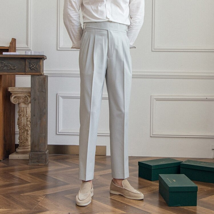 Pantalon habillé homme Alboin, coupe ajustée, avec boucle élégante pour un look chic et moderne.