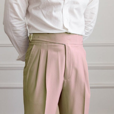 Pantalon habillé homme Alboin, un incontournable de la mode masculine, avec boucle élégante.