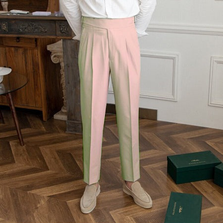 Accessoire: Boucle du pantalon habillé Alboin, détail clé pour un style moderne et chic.