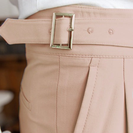 Élégance: Pantalon homme Alboin avec boucle, un choix polyvalent pour un dressing moderne.