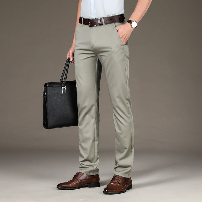 Pantalon vert clair habillé homme, coupe droite chic, idéal pour occasions formelles ou estivales.