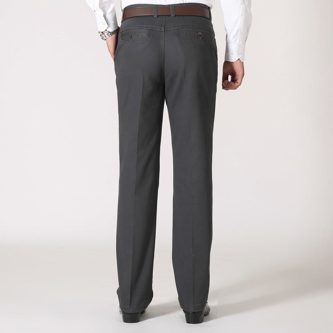 Mode homme: pantalon habillé chic, coupe droite, idéal pour les affaires et un style formel moderne.