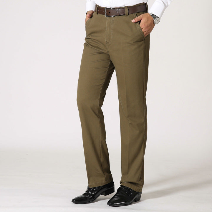 Vêtement masculin polyvalent: pantalon homme coupe droite, allie confort et élégance pour toutes occasions.