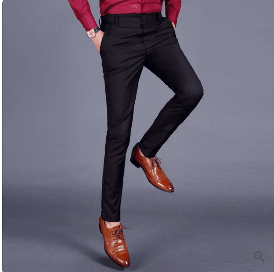 Pantalon homme extensible ajusté, parfait pour un look élégant en ville ou une tenue décontractée confortable.