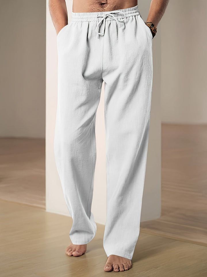 Pantalon homme confortable et respirant pour l'été. Idéal pour les journées chaudes et le style décontracté.