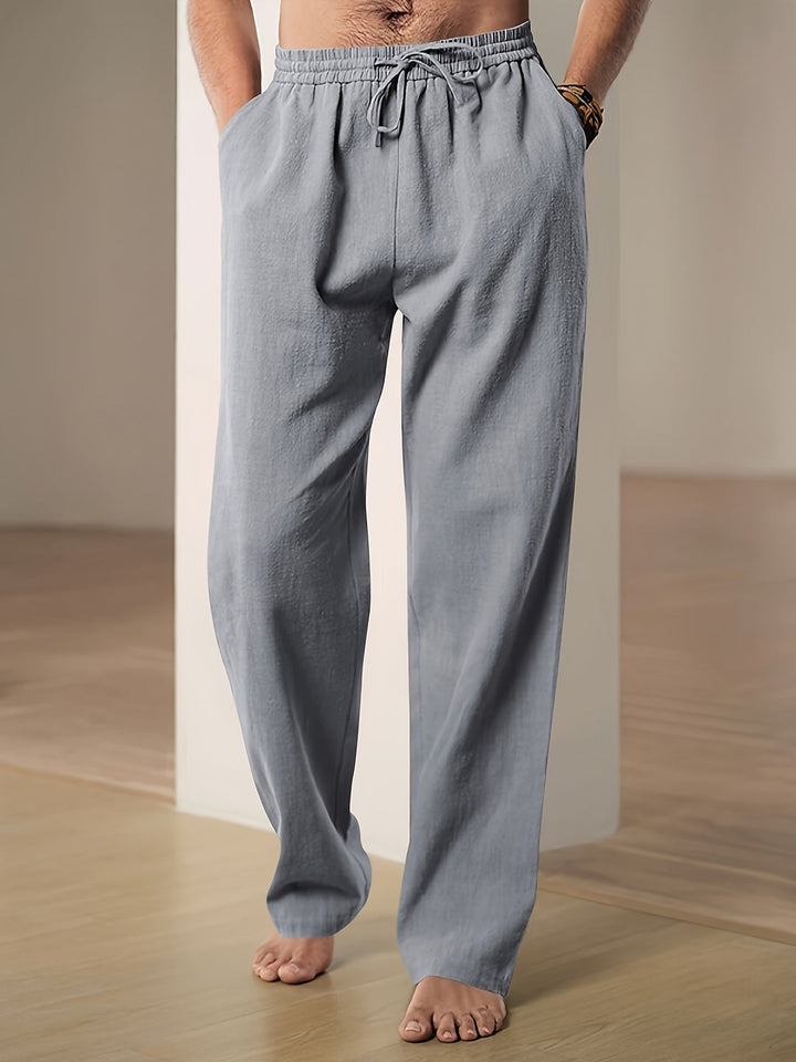 Pantalon d'été pour homme, en tissu respirant, offrant un confort absolu. Essentiel pour les vacances et la plage.