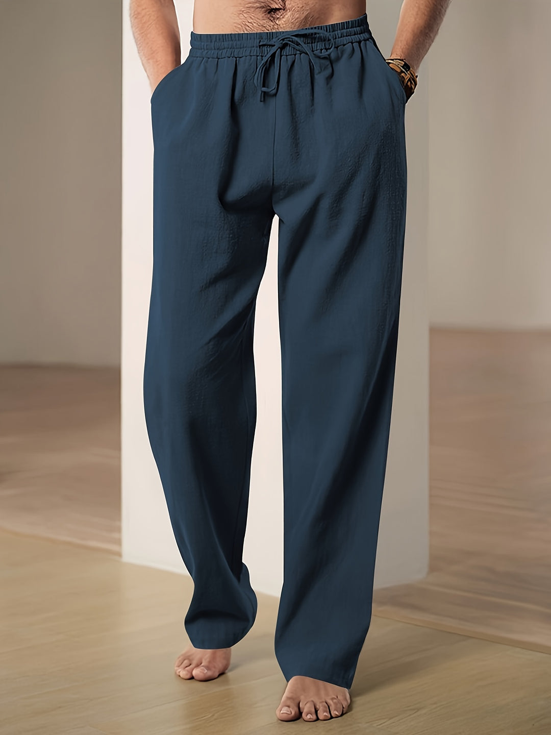 Pantalon homme décontracté et confortable, coupe moderne. Idéal pour un look estival relaxant et mode.