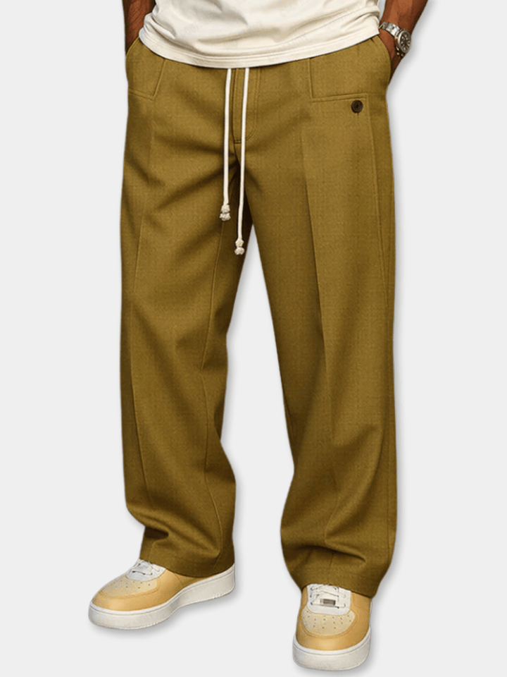 Pantalon homme décontracté en coton, jambe large pour confort et style polyvalent.