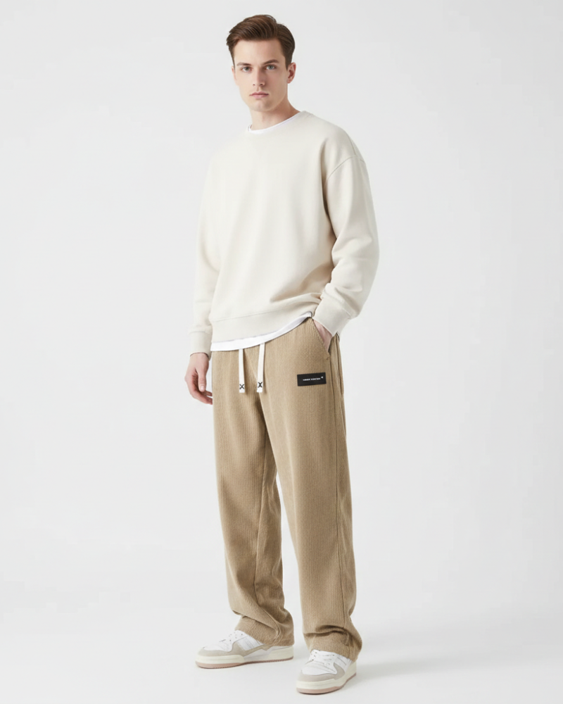 Pantalon homme décontracté et chaud pour automne/hiver. Taille ajustable et poches latérales pour confort quotidien.