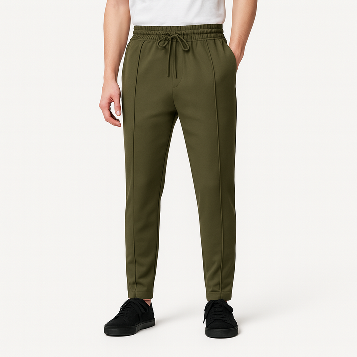 Pantalon de loisirs homme, élégant et confortable, un incontournable de la mode masculine.