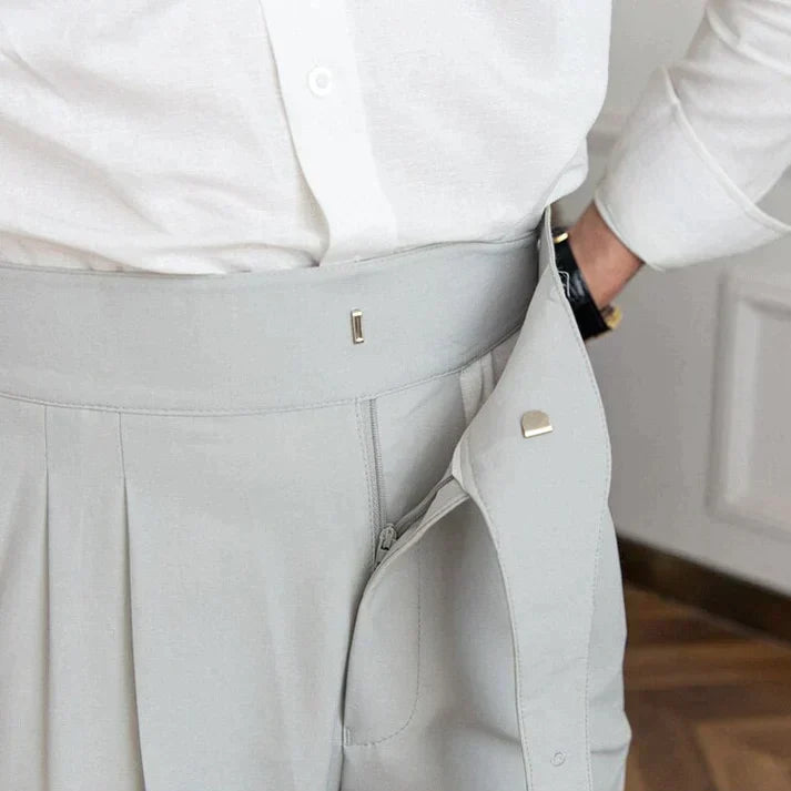 Pantalon homme élégant et confortable pour affaires.  Coupe impeccable, idéal pour le bureau.
