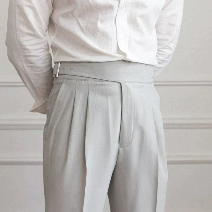 Pantalon homme élégant et confortable pour affaires.  Coupe impeccable, idéal pour le bureau.