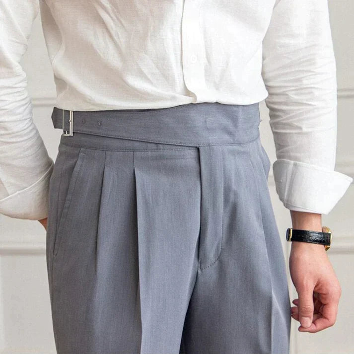 Pantalon homme élégant et confortable pour affaires.  Coupe impeccable, idéal pour le bureau.