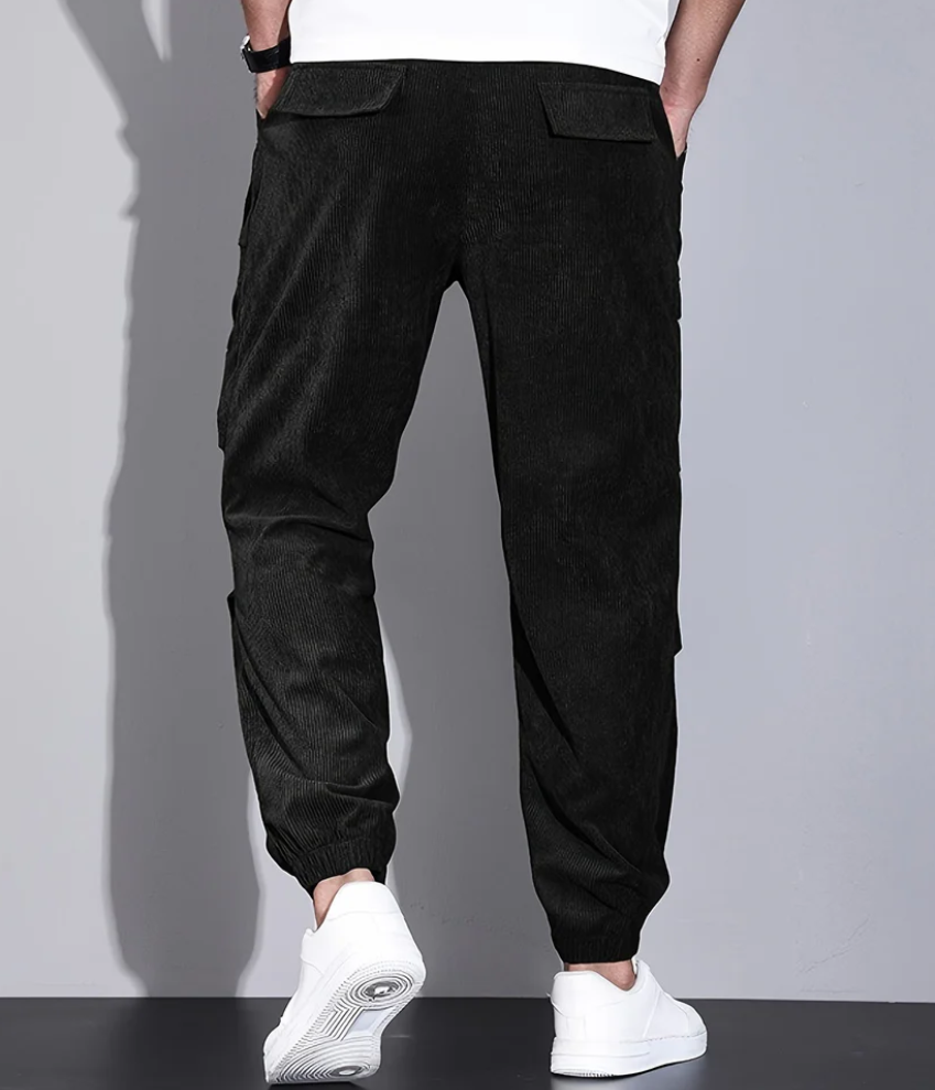 Pantalon homme décontracté, parfait pour un look casual. Confortable et stylé, vêtement polyvalent pour toute tenue.
