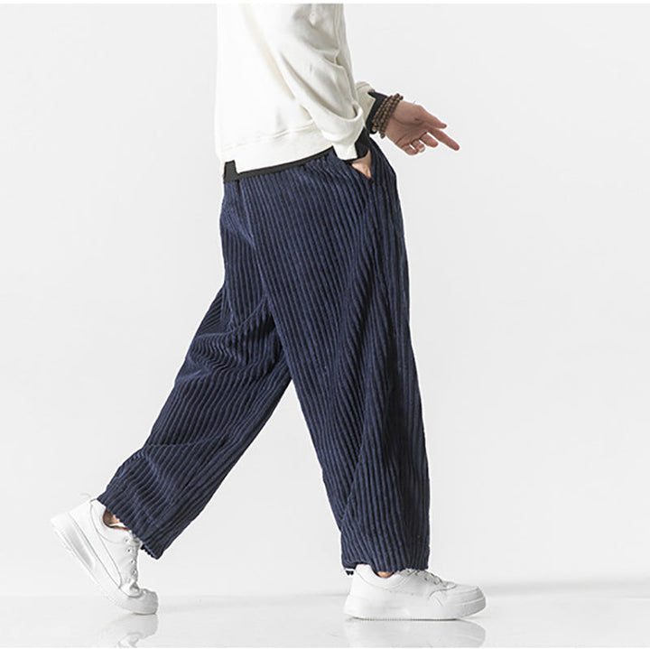 Élégant pantalon homme, coupe moderne pour soirée ou événement chic, style urbain et durable garanti.