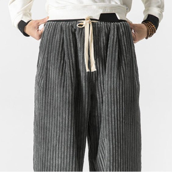 Pantalon homme moderne pour un confort optimal et une élégance urbaine. Idéal pour toutes les occasions.