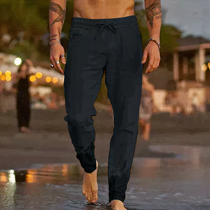 Pantalon homme décontracté pour l'été, offre légèreté et confort optimal en mouvement.