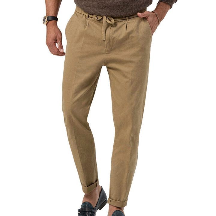 Pantalon élégant homme, lin naturel, taille haute, coupe classique. Confort optimal et allure soignée.