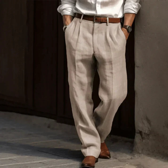 Pantalon homme rétro élégant et confortable. Coupe ajustée, style intemporel.