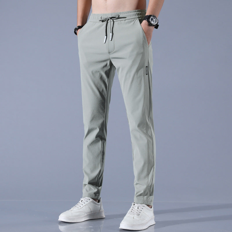 "Pantalon homme réversible, design élégant, tissu stretch, confort pour golf, léger et respirant, couleur neutre."