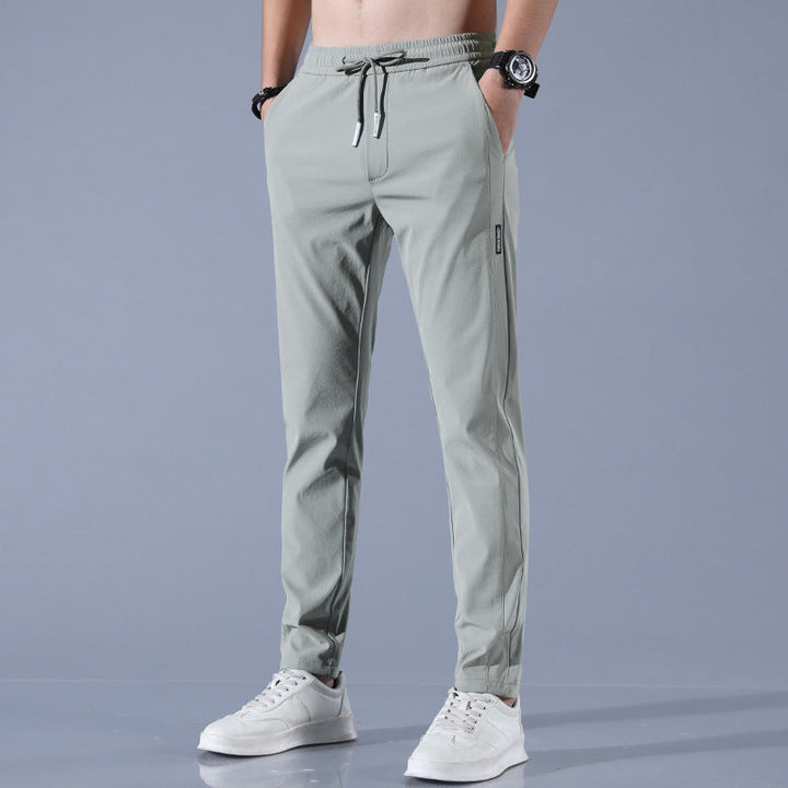 "Pantalon homme réversible, design élégant, tissu stretch, confort pour golf, léger et respirant, couleur neutre."