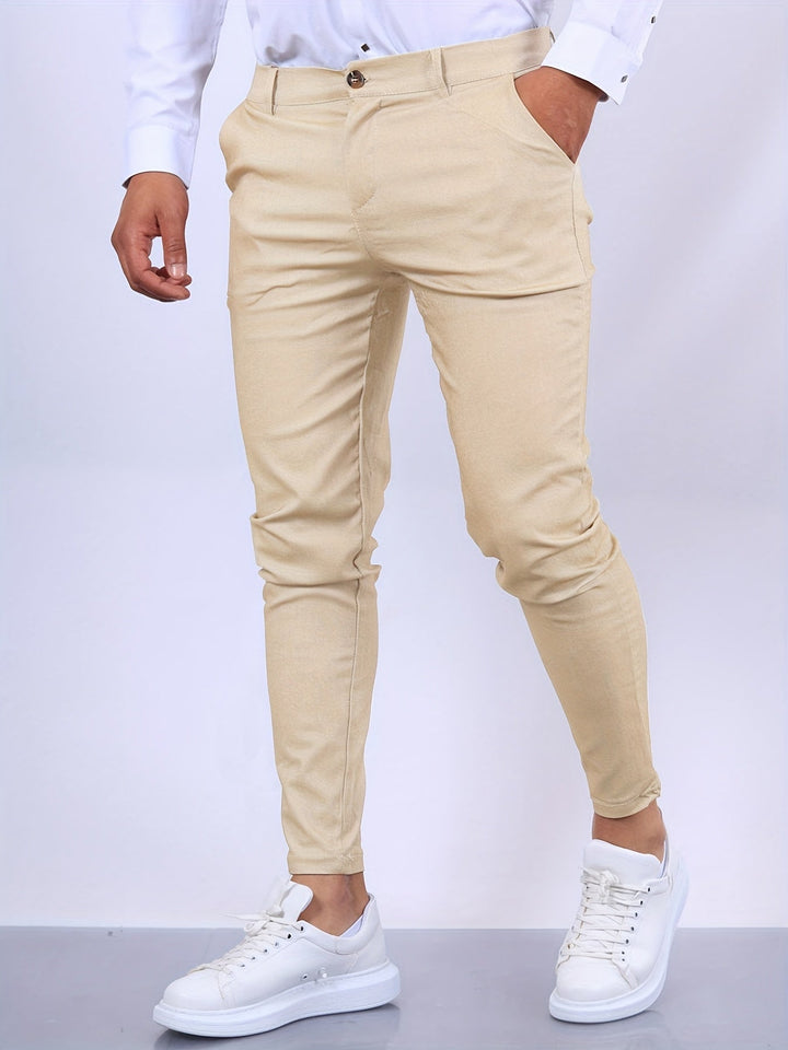 Pantalon homme slim fit élégant, coupe moderne et affinée.  Parfait pour le bureau.