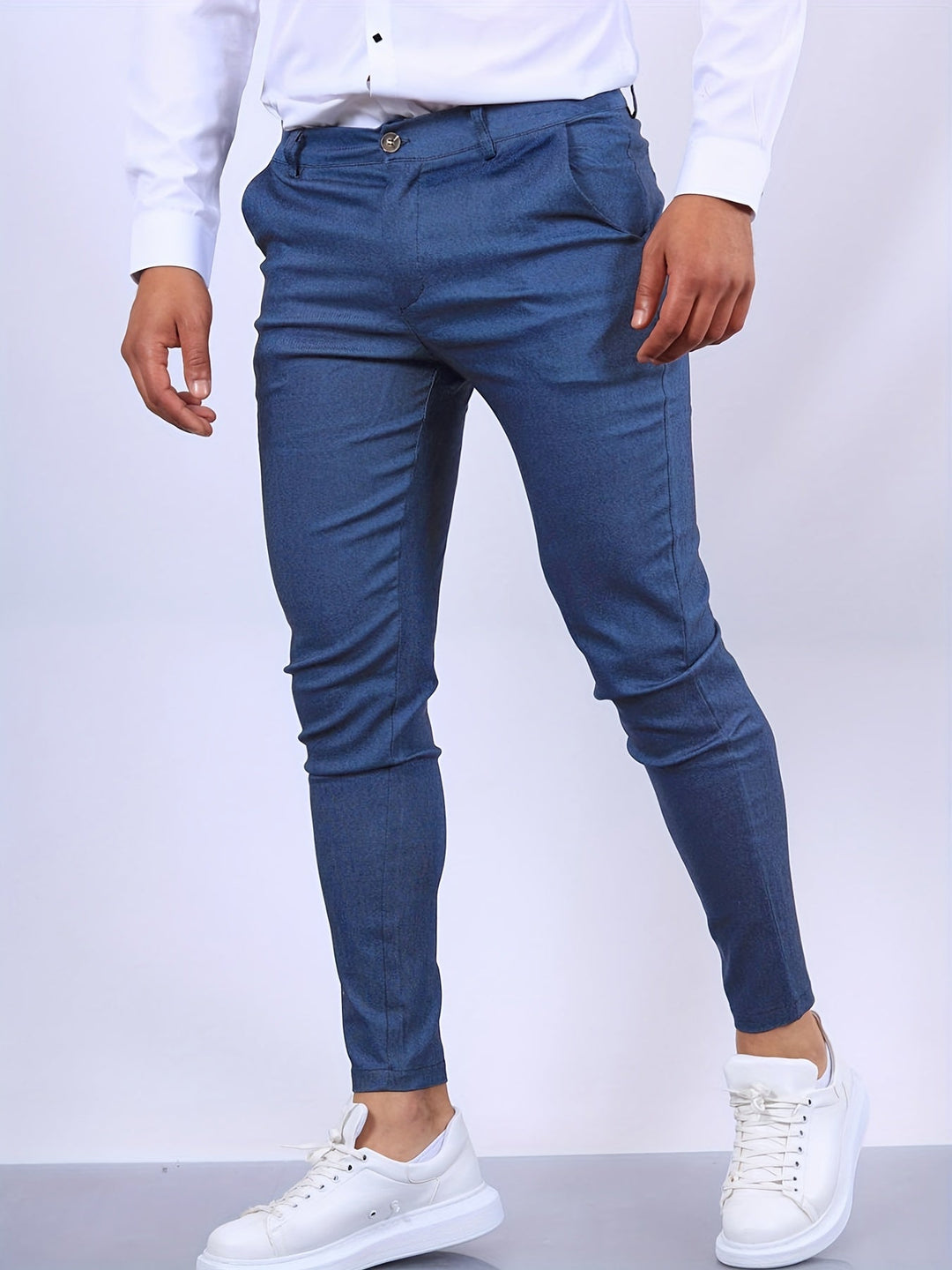 Pantalon homme slim fit élégant, coupe moderne et affinée.  Parfait pour le bureau.