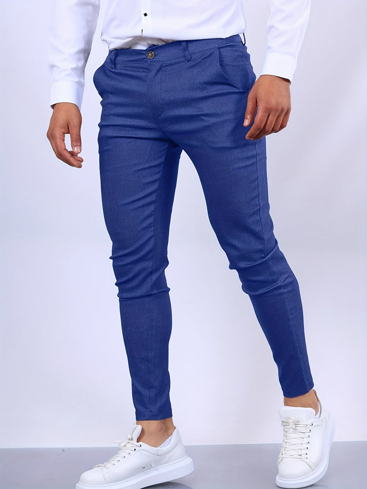 Pantalon homme slim fit élégant, coupe moderne et affinée.  Parfait pour le bureau.