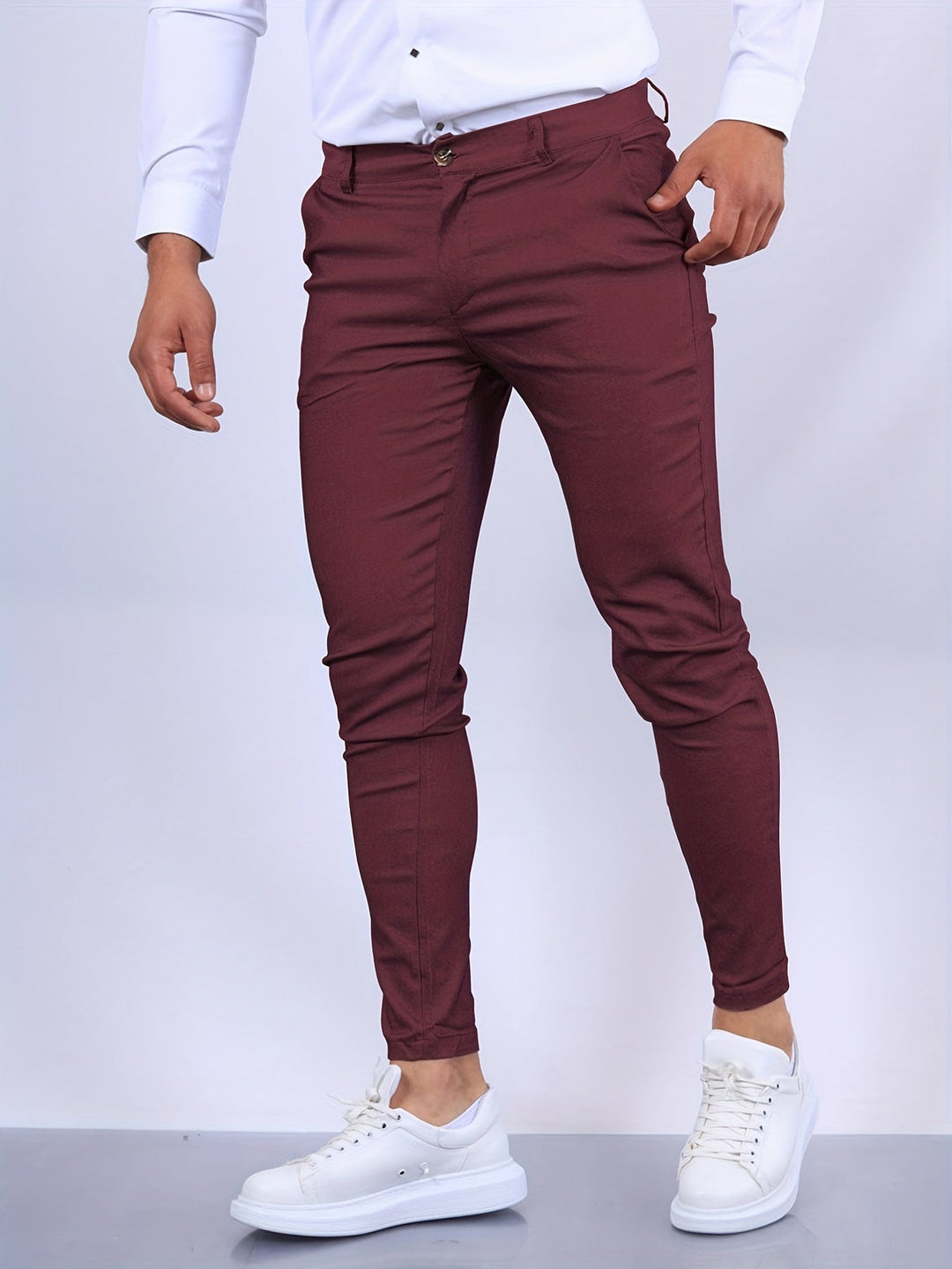 Pantalon homme slim fit élégant, coupe moderne et affinée.  Parfait pour le bureau.