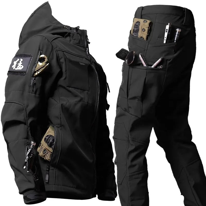 "Pantalon imperméable élégant avec capuche, homme, gris, protection pluie, style moderne"