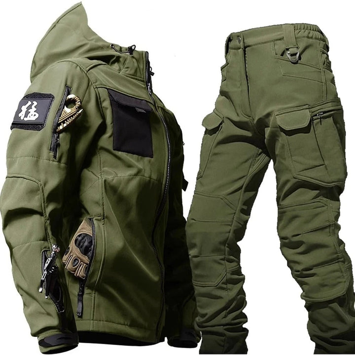 "Pantalon imperméable élégant avec capuche, homme, gris, protection pluie, style moderne"