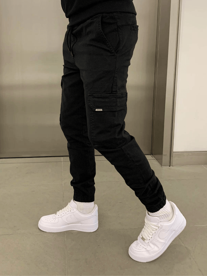 Pantalon cargo homme moderne et confortable, polyvalent pour un style urbain et décontracté.