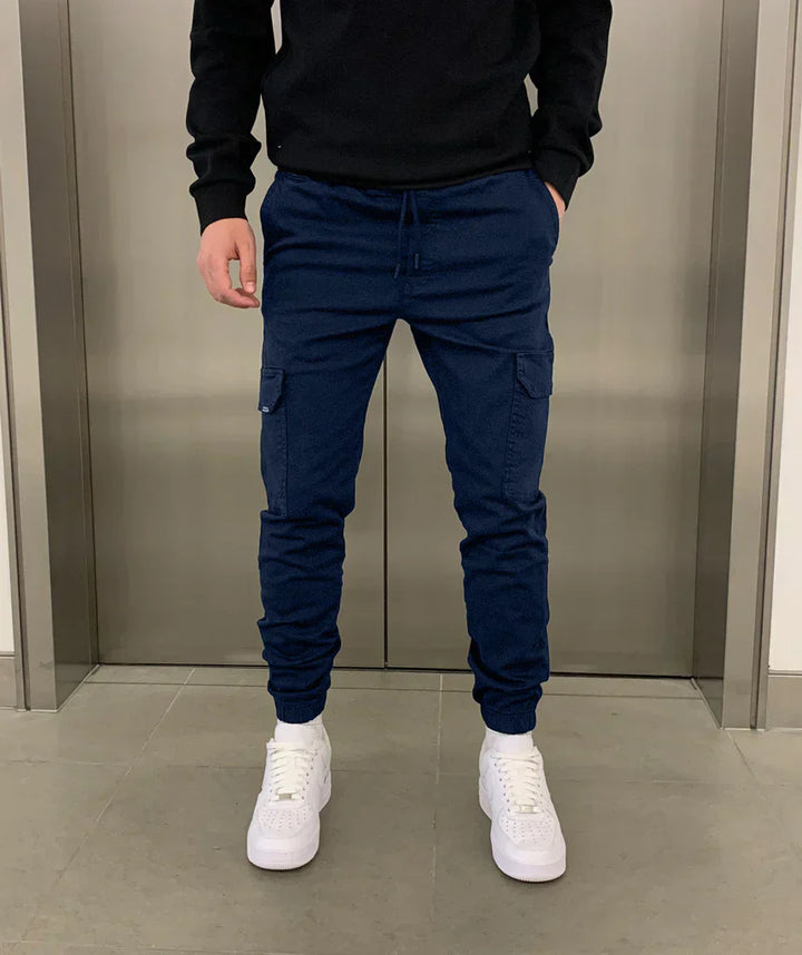 Pantalon cargo jogger polyvalent pour homme, ajusté, parfait pour la mode masculine et le confort.
