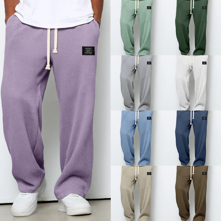 Pantalon décontracté pour homme avec une texture gaufrée unique, parfait pour un confort stylé.
