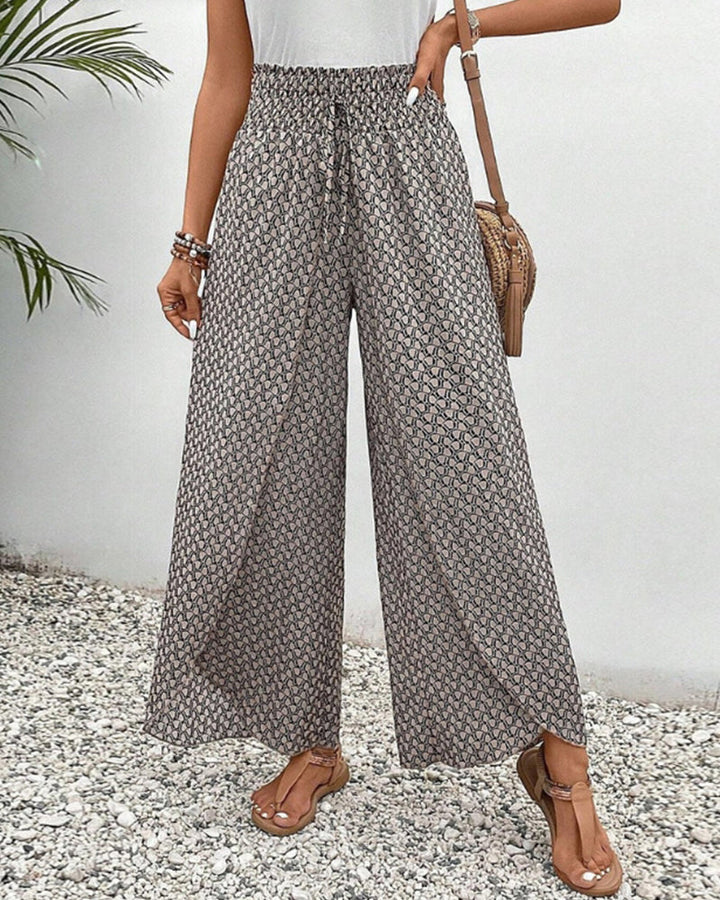 Pantalon large fluide pour femme, style moderne et confortable au quotidien.
