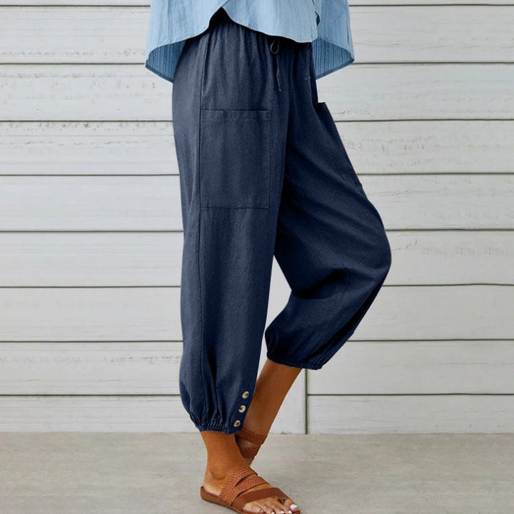 Vue de dos du pantalon large et fluide pour femme. Silhouette élégante, confortable et respirante en coton-lin.